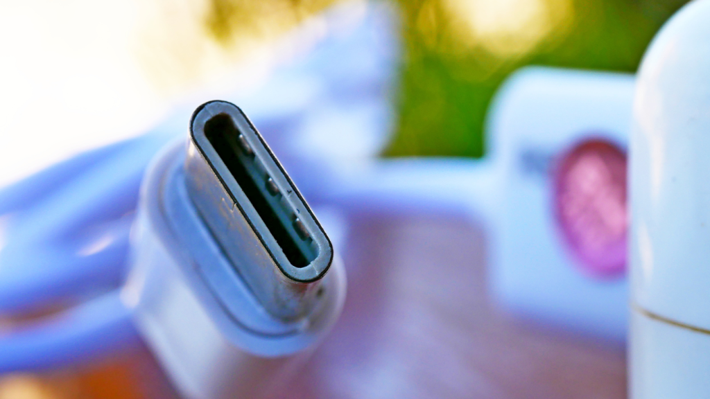 USB-C charger Revolution